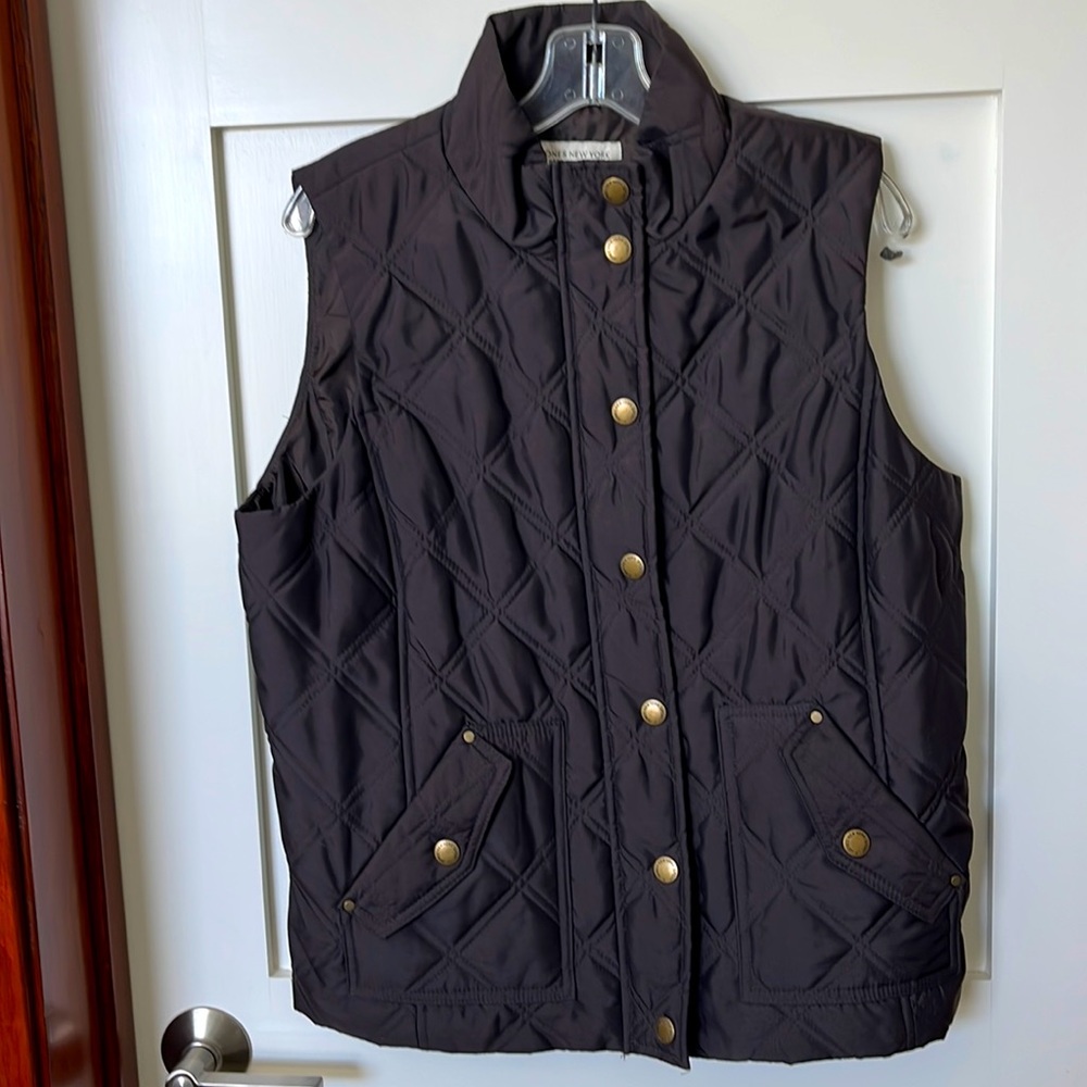 Brown puffer vest. Jones Sport size large.
